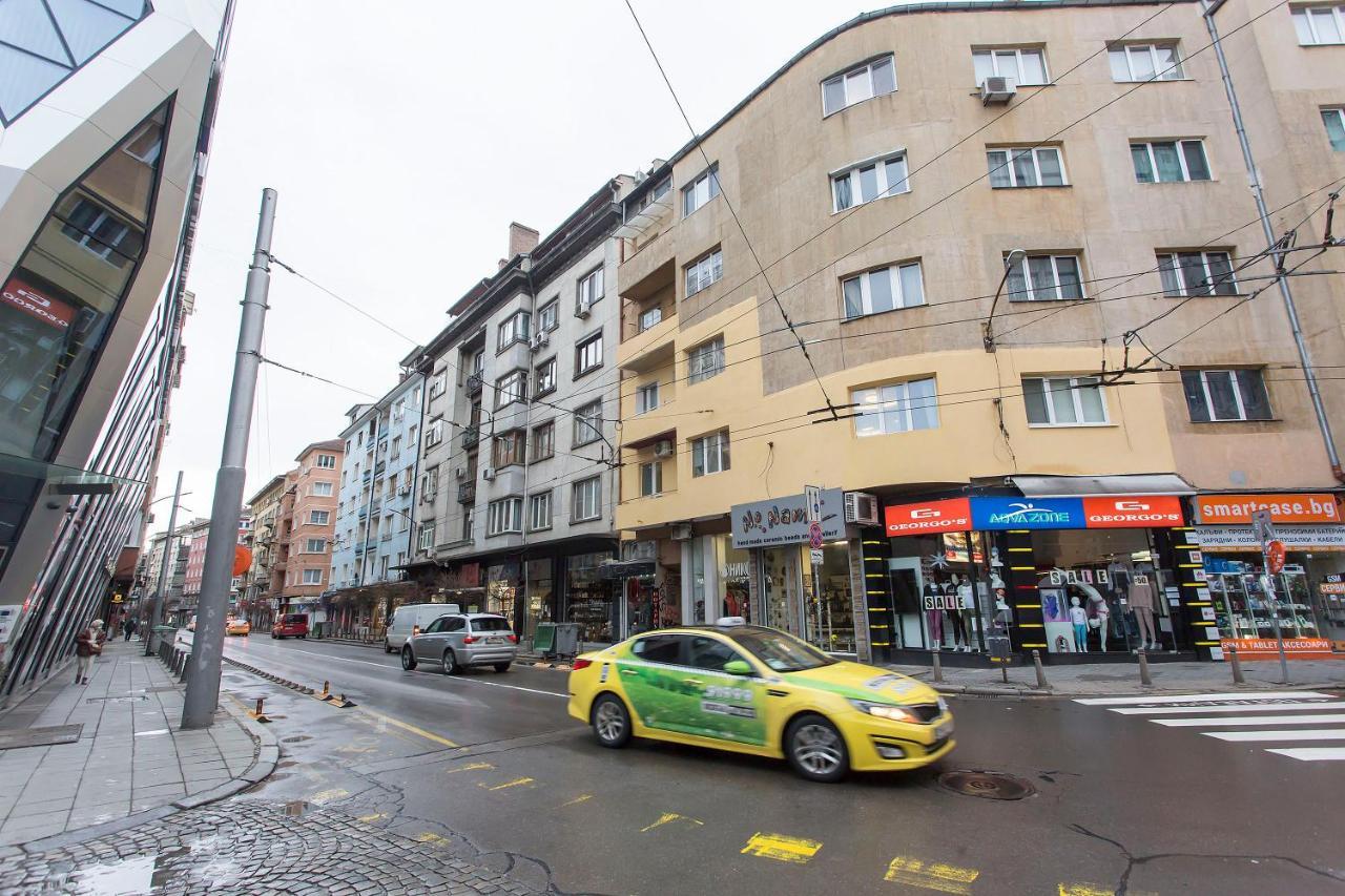 Apartemen Elegant 2bdr With A Balcony
