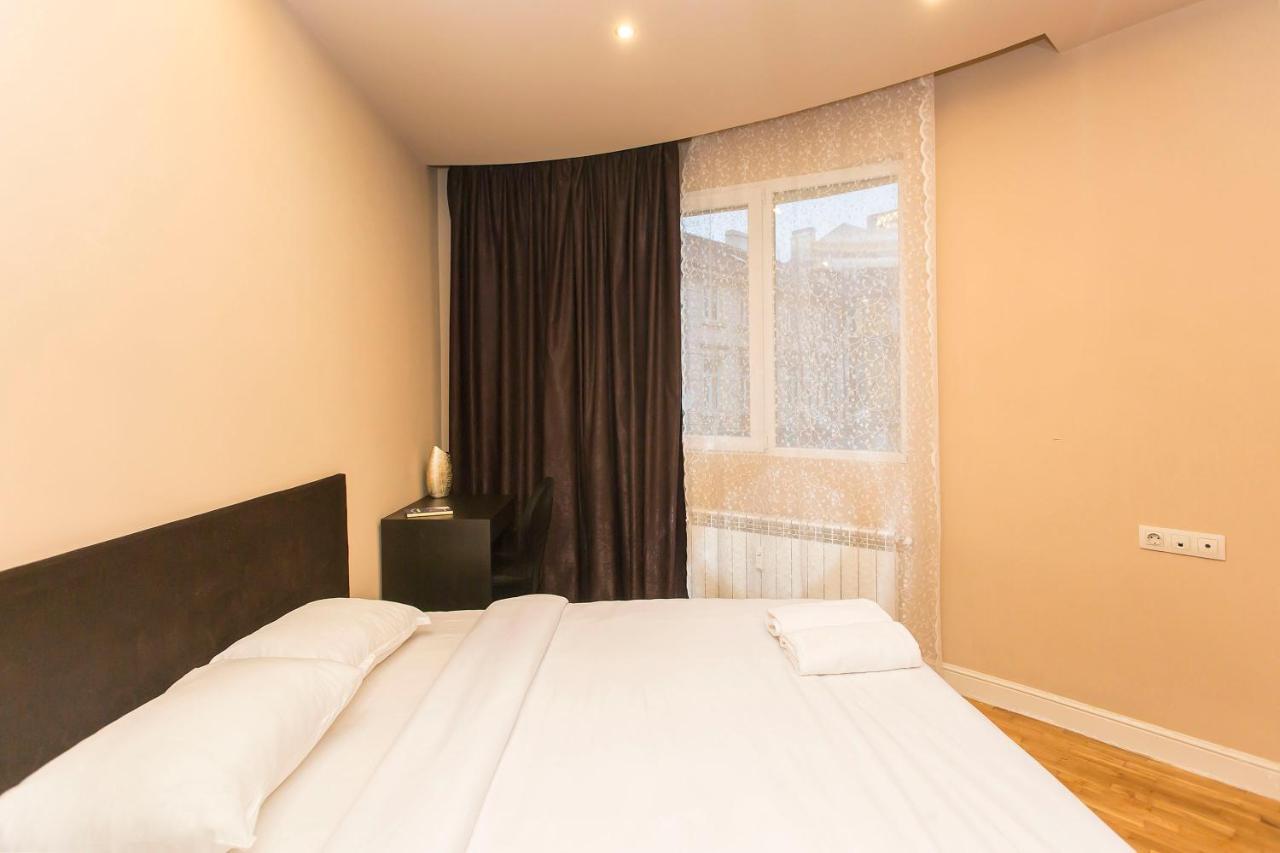 Apartemen Elegant 2bdr With A Balcony