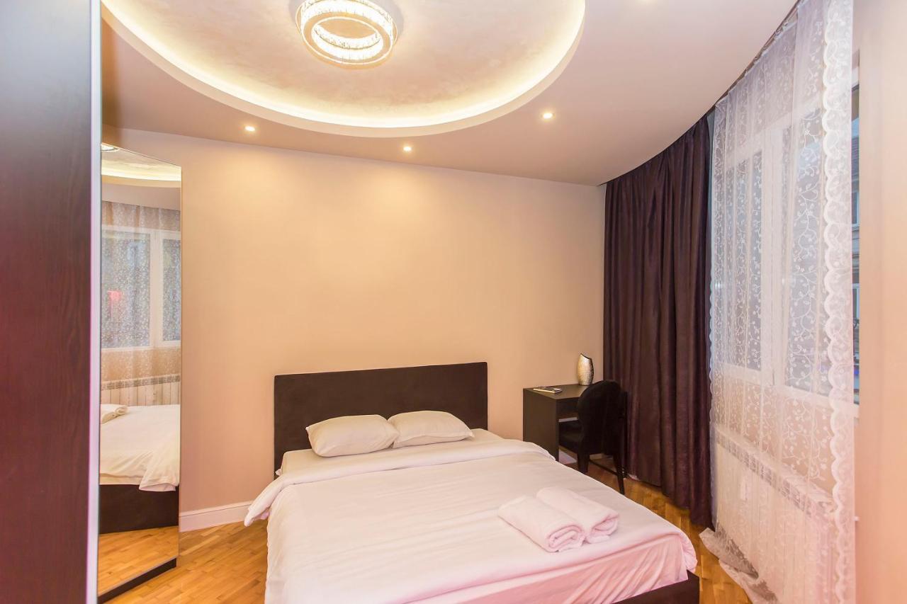 Apartemen Elegant 2bdr With A Balcony *